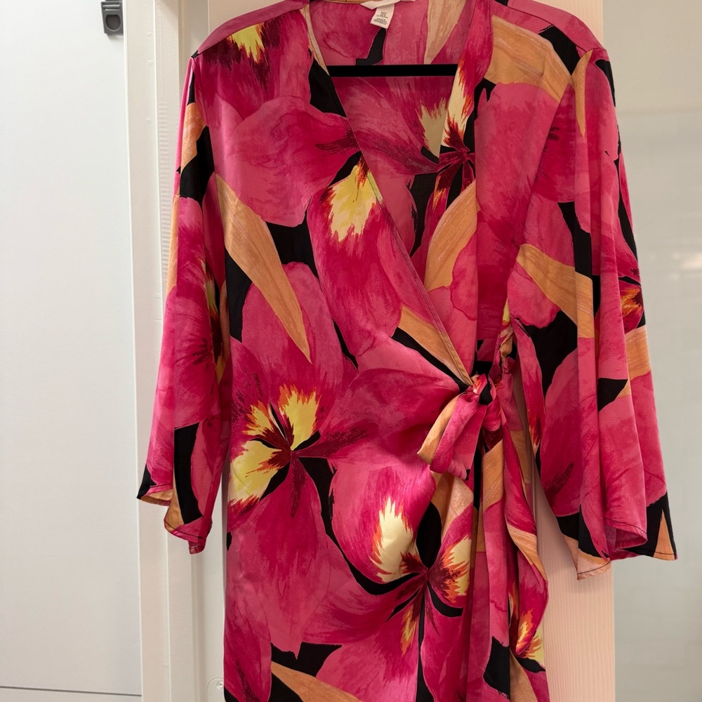 Floral Wrap Robe - Pink and Black
